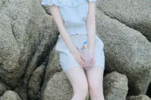这个坚强面对绝症的少女形象不仅让